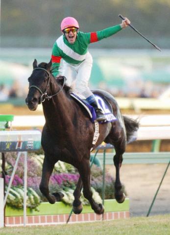 【追憶の有馬記念】シンボリクリスエス独壇場の03年　ペリエ絶賛「ベストでスペシャルだ」
