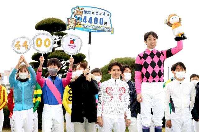 武豊騎手、小倉1Rで前人未到の4400勝達成「史上最年少やね」