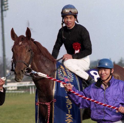 【追憶のフェブラリーS】泥んこ馬場の97年　“職人芸”がシンコウウインディ導いた