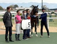 【京都4R・3歳新馬】現3歳世代最後の新馬戦はオメガドライヴが末脚伸ばしてV　北村宏司騎手「よく伸びてくれた」