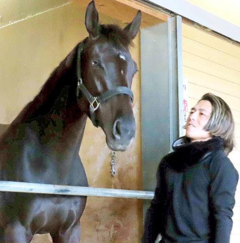 アーテルアストレアと酒井助手が涙の別れ　番記者も思わずもらい泣き