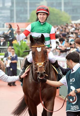クイーンエリザベス2世C制覇のタスティエーラなど6頭が香港から帰国