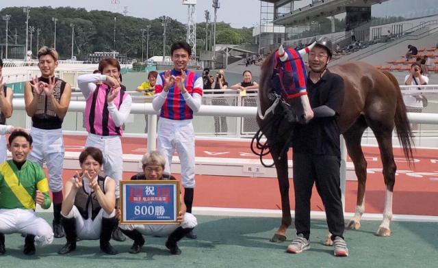 兵庫の鴨宮祥行騎手が地方通算800勝　「来年末には1000勝を」　園田5Rで達成　9826戦目