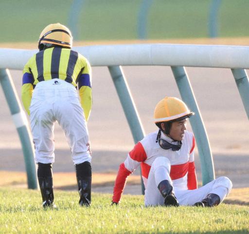 【ジャパンC】空馬を避け3着ゴール後に落馬…戸崎は松葉杖姿で気丈に「最後は力んだ分の差かなと思う」