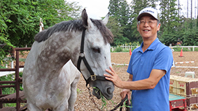 引退馬問題に情熱を注ぐ鈴木伸尋調教師(1)元管理馬を引き取り自らリトレーニング