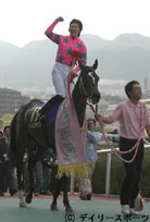 2冠馬ラインクラフト死亡