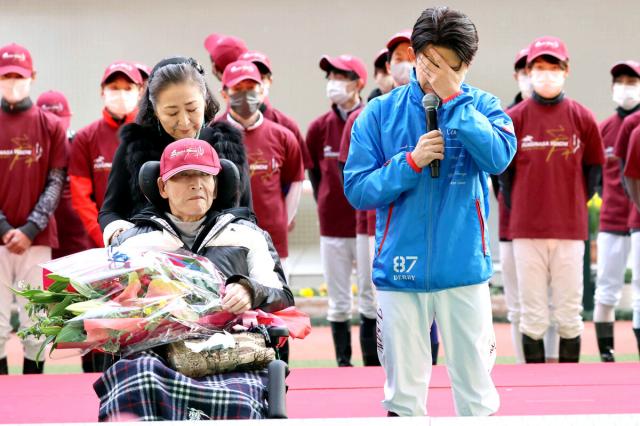 福永祐一が両親に見守られ引退式で涙「福永洋一の息子として生まれてこなければ、騎手の道を選ぶことはなかった」 競馬ニュース netkeiba