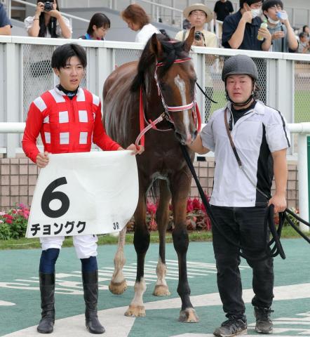 【新潟3R・2歳未勝利】チョングクが世代初の直線競馬V　大けがから復帰の小林脩斗騎手は今年初勝利