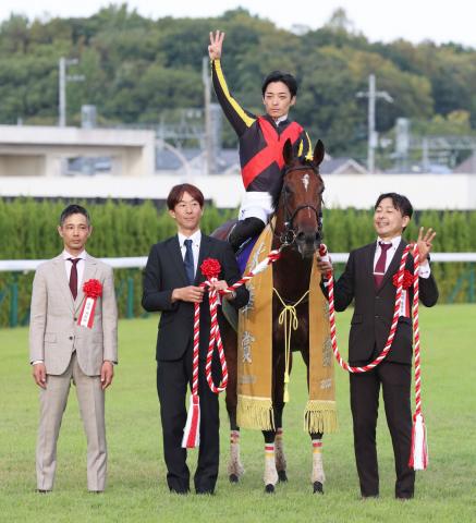 「リバティお嬢さん、本当にお疲れ様、安らかに」中内田調教師が厩舎公式HPで3冠牝馬への思いつづった