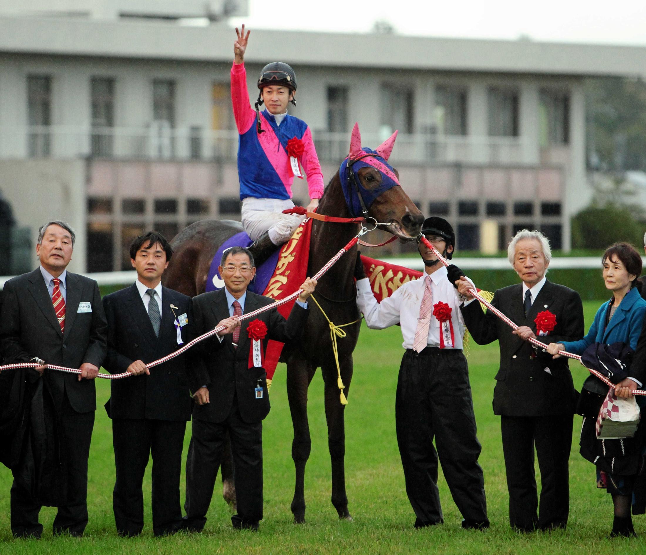 メイショウマンボが急死　１５歳　Ｇ１・３勝で１３年ＪＲＡ最優秀３歳牝馬　松本好雄会長「オークスは涙が止まりませんでした」