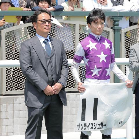 【京都4R・3歳未勝利】新谷調教師がJRA通算100勝　サンライズシュガーで勝利
