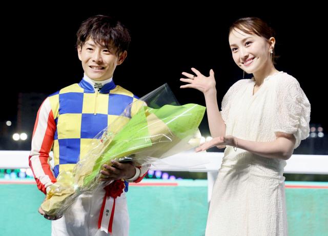 ももクロ百田夏菜子が大興奮「気持ちが高ぶっている自分がいました」かしわ記念プレゼンターで登場