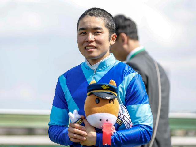 【よもやま話】北の大地で飛躍誓う 沖縄出身のルーキー上里が函館競馬へ参戦/馬三郎のつぶやき