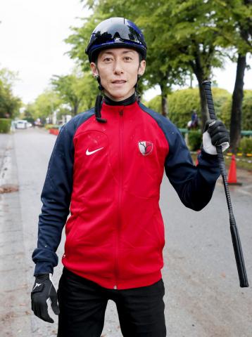 【ヴィクトリアM】今年は現地観戦の家族とともに　テン乗りラヴェルで津村明秀騎手　1年前の光景再び　