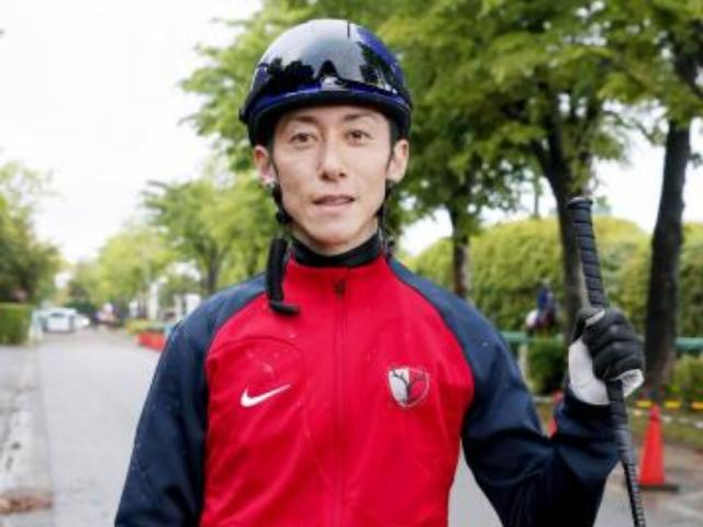 【ヴィクトリアM】今年は現地観戦の家族とともに　テン乗りラヴェルで津村明秀騎手　1年前の光景再び　