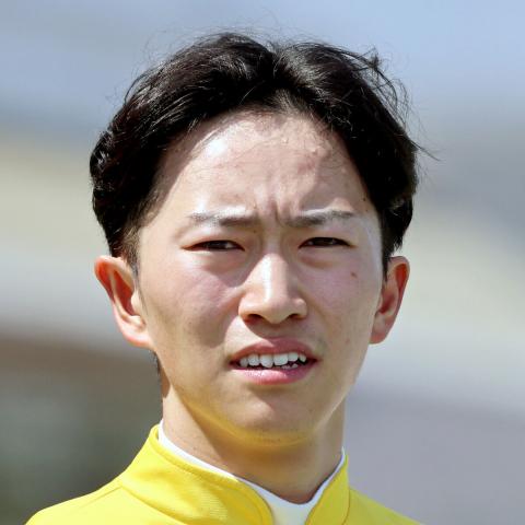 菅原明良騎手が首の負傷で東京2R以降の9鞍が騎手変更に　1Rで入線後に落馬するアクシデント