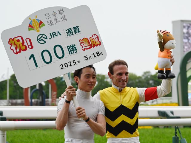 A.シュタルケ騎手がJRA通算100勝達成！ 「この3週間ほど勝てずに悔しい思いをしており…」