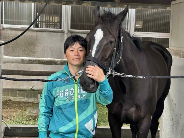 ヴィクトリアMを制したアスコリピチェーノは一夜明け馬房で静養　鈴木助手「改めてすごいなと思いました」