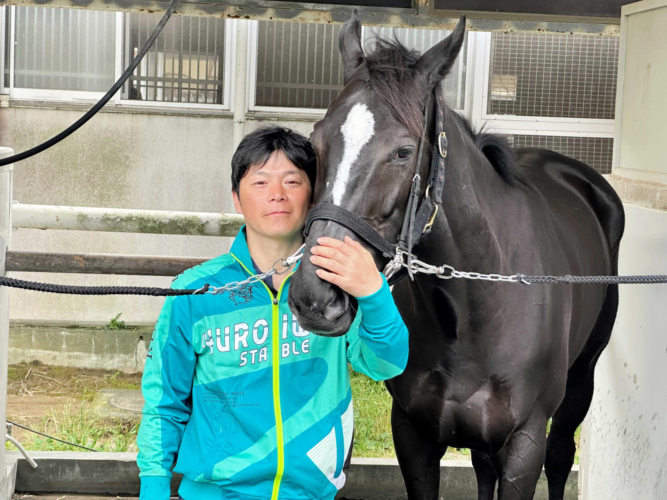 ヴィクトリアＭを制覇したアスコリピチェーノ　厩舎でゆったり過ごす