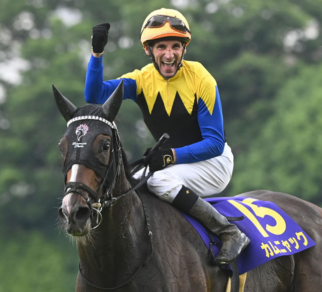【オークス】４番人気のカムニャックがＧ１初制覇　レース史上最年長Ｖ記録を更新シュタルケ「すごくいい脚。彼女に感謝」