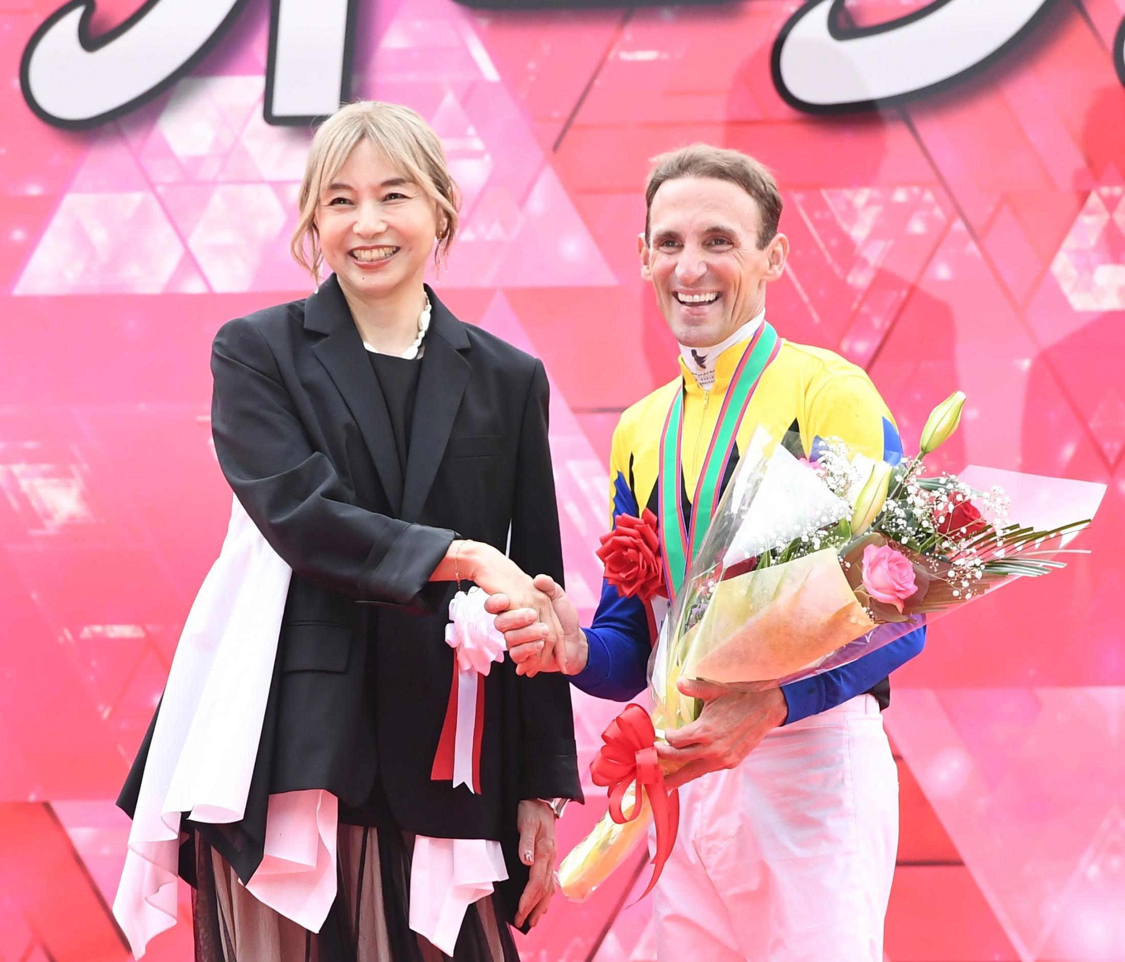 山口智子“ＵＭＡＪＯ宣言”！？「競馬場に通うかも」　競馬初観戦で大興奮「馬がすごく美しかった」