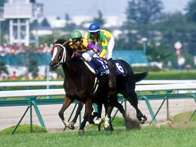 スイープトウショウの宝塚記念制覇 39年ぶり牝馬の勝利から20年