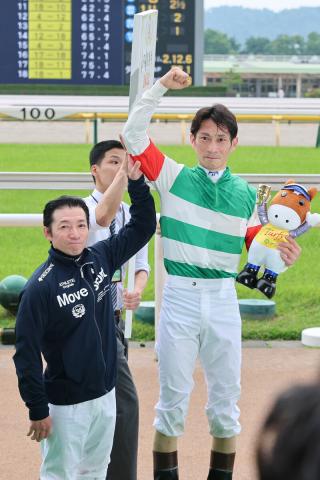 【東京2R・3歳未勝利】大井所属の矢野貴之騎手がJRA初勝利「重賞を勝った感じで声をかけてもらった」