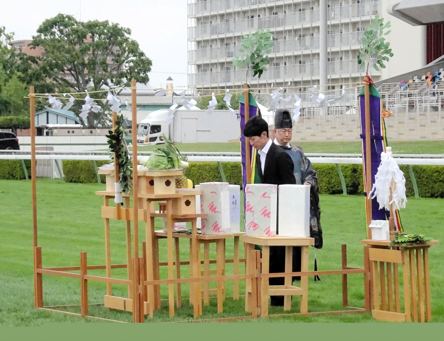 武豊「いい夏にしたい」函館開催へ意気込み　「馬場浄め」「馬頭観音祭」を実施