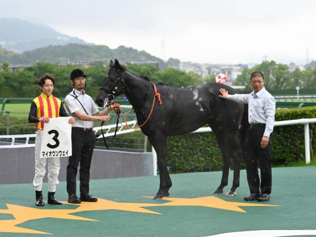 【メイクデビュー阪神5Rレース後コメント】マイオウンウェイ松山弘平騎手ら