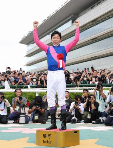 【宝塚記念】武豊　同レース最年少V記録に続いて最年長V記録も