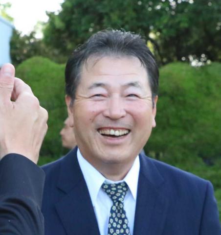 元調教師の橋口弘次郎さんが殿堂入りの音無元調教師を祝福　自身も2016年に殿堂入り　「弟みたいな存在です」