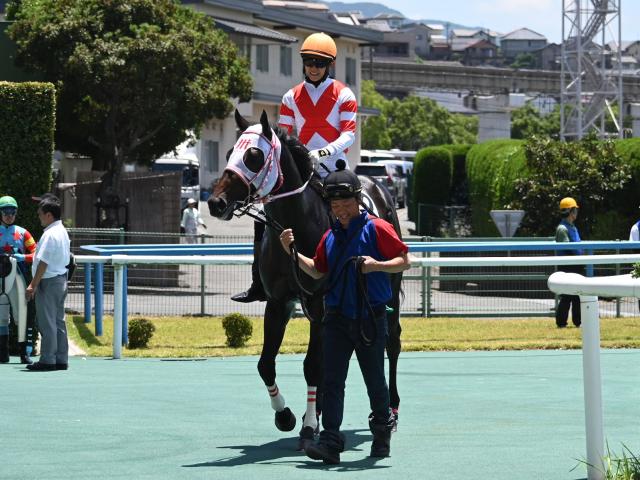 【メイクデビュー小倉5Rレース後コメント】カラクニダケ幸英明騎手ら
