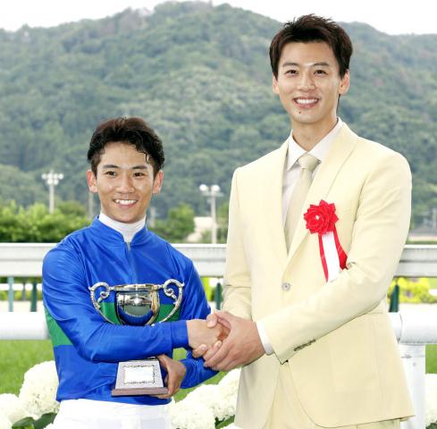 【ラジオNIKKEI賞】エキサイトバイオが重賞初出走V　新婚の荻野極騎手「ますます頑張っていかなきゃ」