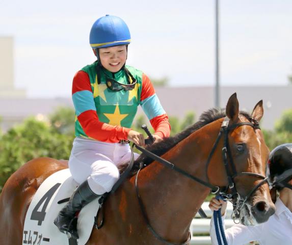 【函館5R・2歳新馬】エムフォーがレコードで大差勝ち!　好調の小林美駒騎手「いい馬です。その一言に尽きます」
