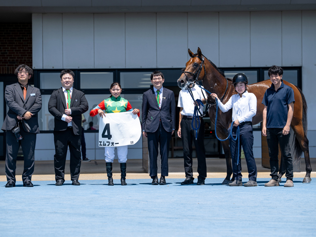 【メイクデビュー函館5Rレース後コメント】エムフォー小林美駒騎手ら