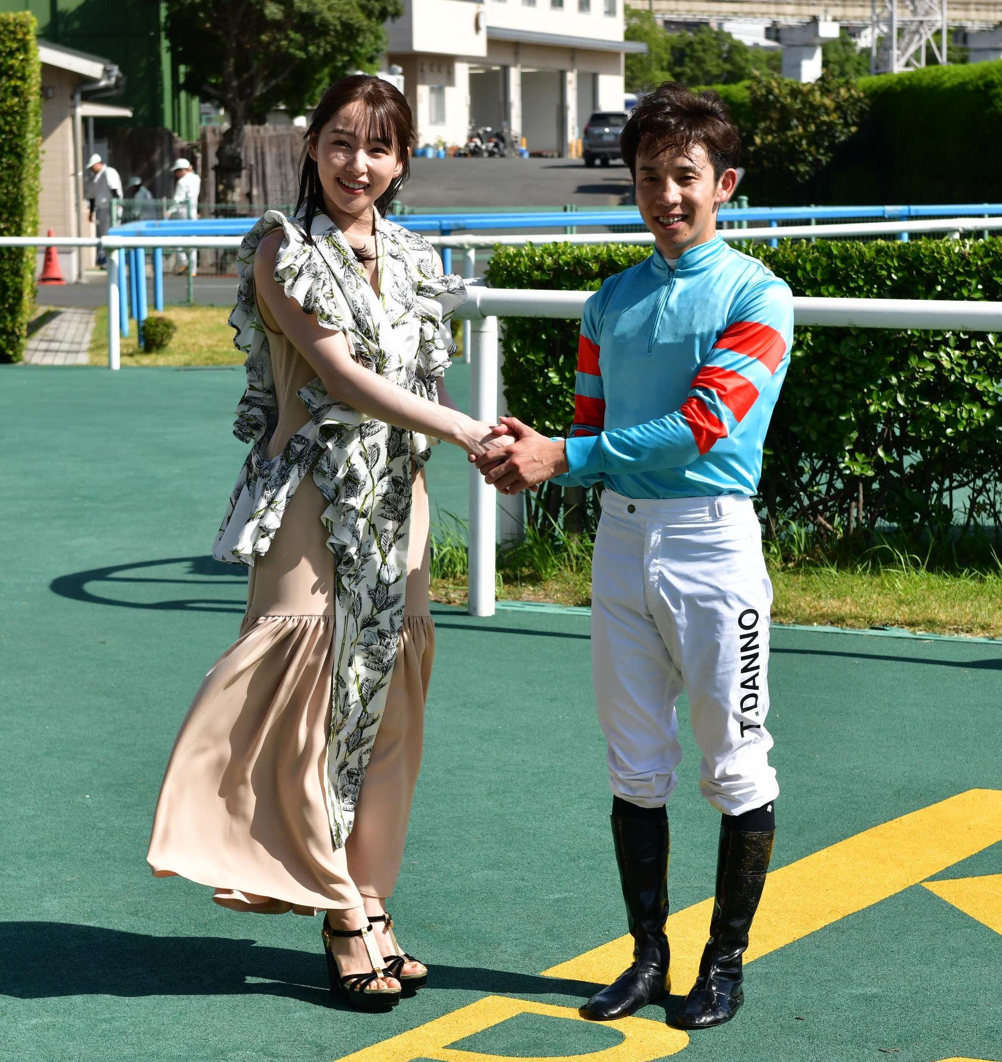 “岡山の奇跡”桜井日奈子が小倉競馬場に登場　馬券も購入「鼻息荒く見ていました」