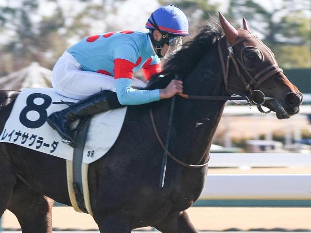 半兄は菊花賞馬のドゥレッツァ レイナサグラーダが休み明けで一変なるか