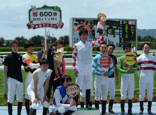 丹内騎手がJRA通算600勝　地元・函館で達成　「今後は勝っていないG1を獲りたい」