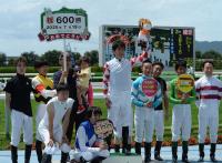 函館3RでJRA通算600勝を達成した丹内祐次騎手（撮影・千葉　茂）　　　　