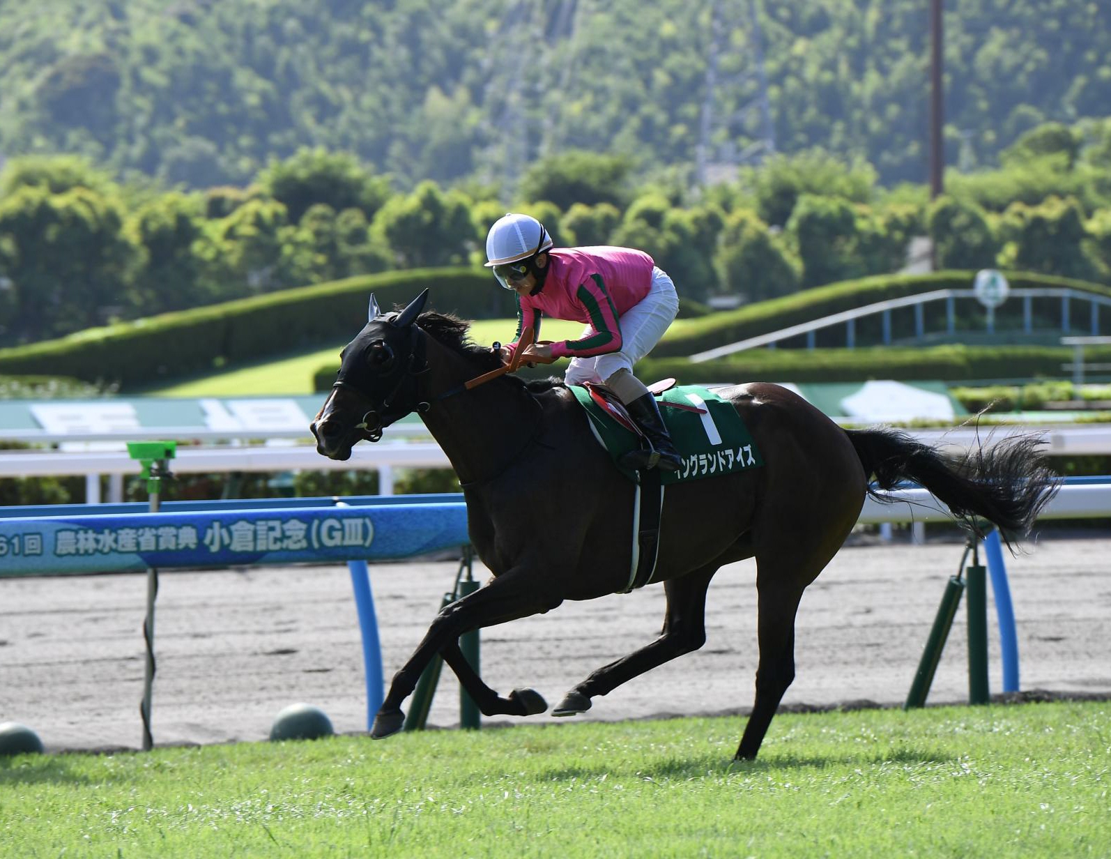 【小倉記念】紅一点イングランドアイズが重賞初制覇　９番人気の伏兵導き松若「差し切れるなという伸びでした」
