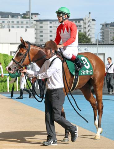 【函館2歳S】1番人気のブラックチャリスは2馬身差つけられて2着　浜中俊騎手「相手を褒めるしかない」