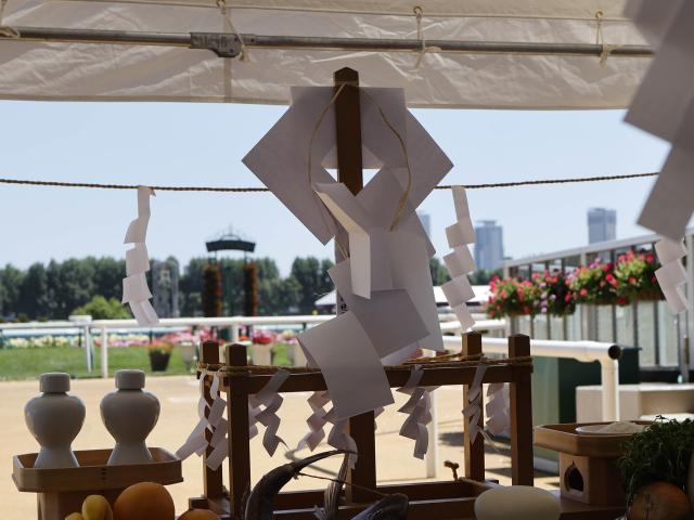 札幌競馬場で「馬場浄め式」「馬頭観音祭」が行われる 武豊騎手ほか関係者20人が出席