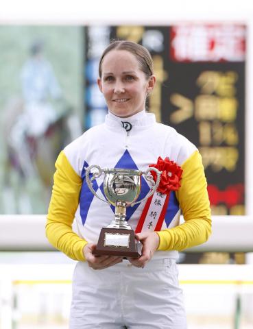 【関屋記念】「信じて乗った」キング姐さんがJRA初の女性騎手による2週連続重賞V　カナテープはコースレコード