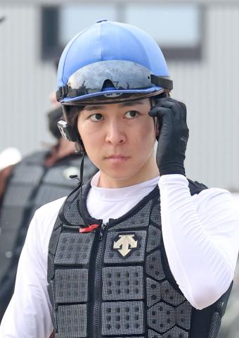 小崎綾也騎手が8月16日から2日間の騎乗停止　中京12Rで斜行したため