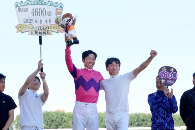 武豊騎手が札幌8Rで前人未到のJRA通算4600勝達成「ルメールさんが来ているのでなかなか勝てない」