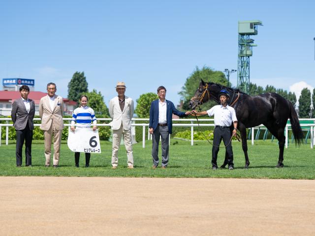 【メイクデビュー札幌5Rレース後コメント】ヒシアムルーズ R.キング騎手ら