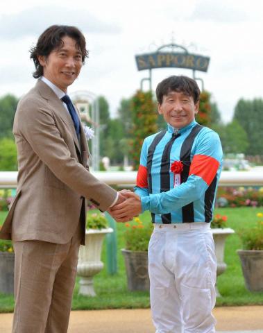 【札幌記念】佐々木蔵之介が表彰式プレゼンター　激戦見届け「胸が高鳴りました」