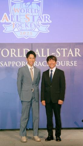 史上初の親子対決へ横山典弘騎手と武史騎手が火花　「2025ワールドオールスタージョッキーズ」セレモニー　