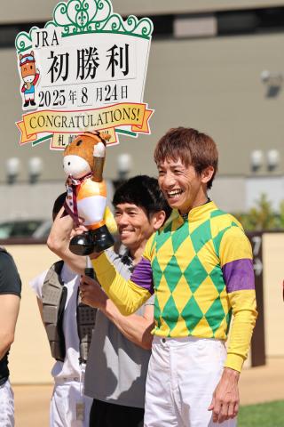 船橋競馬所属の本田正重騎手が札幌1RでJRA初勝利「1つの目標だったので勝てて良かった」