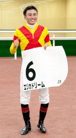【中京12R・3歳上1勝クラス】8番人気のエリカドリームで富田暁騎手が帰国後初勝利「さらに頑張っていけたら」